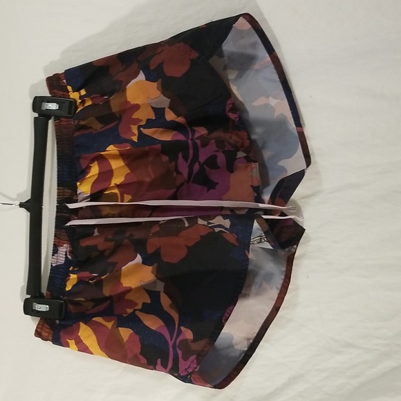 Old Navy Active Women's Lined Athletic Shorts Size M - Picture 1 of 6